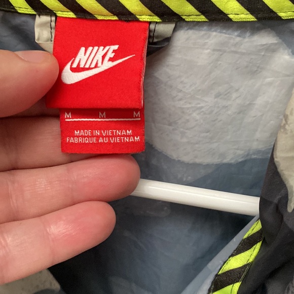 Medium- Nike and Columbia windbreaker package deal. - Picture 2 of 5